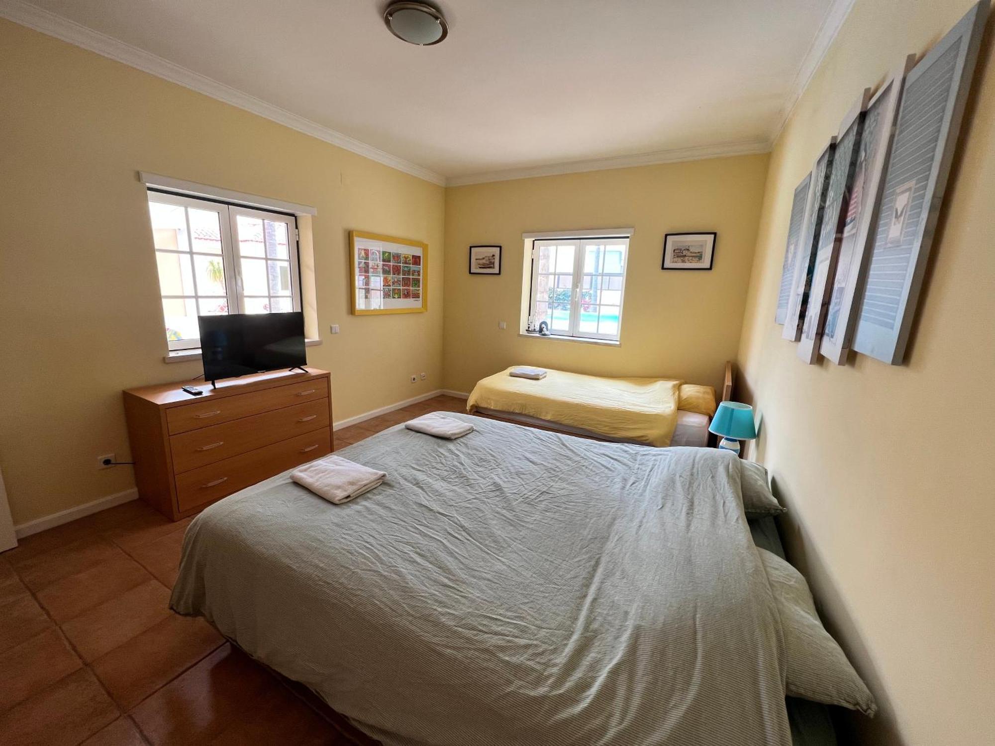 B&B With Heated Pool Сан-Мартинью-ду-Порту Экстерьер фото