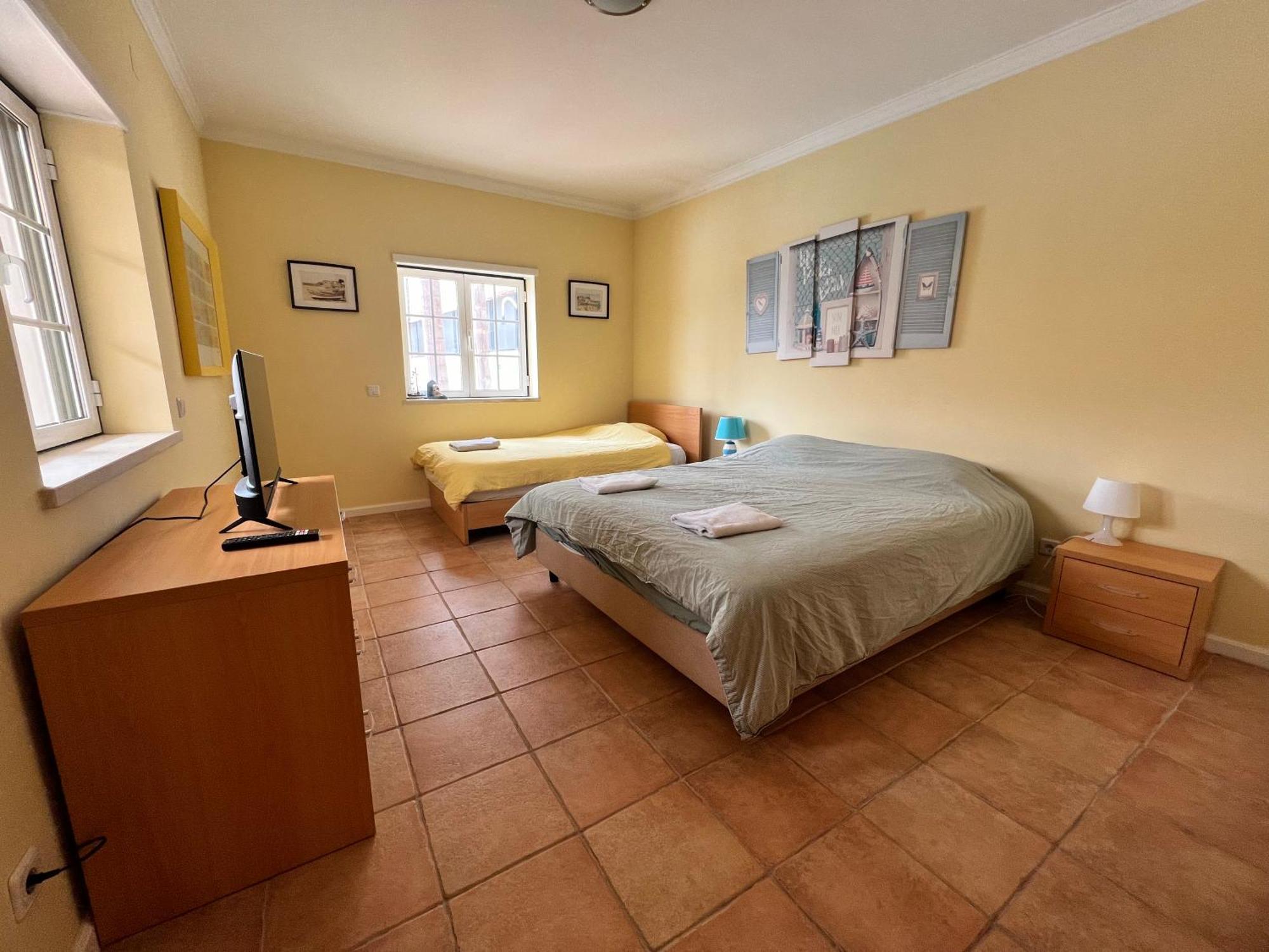B&B With Heated Pool Сан-Мартинью-ду-Порту Экстерьер фото